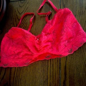 Size M red lace like new lightly ligned bralette